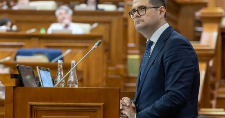 Moldova Parlamenti Vasile Tofanın rəhbərlik etdiyi yeni hökuməti təsdiqləyib
