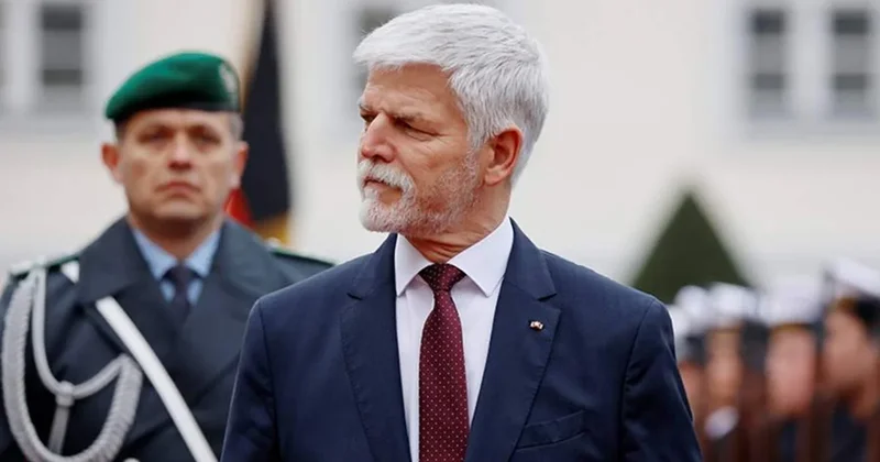 Çexiya prezidenti təhdid məktubları alır