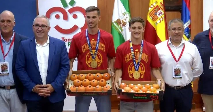 İspaniyada DÇ 2026 çempionlarını POMİDORLA mükafatlandırdılar VİDEO