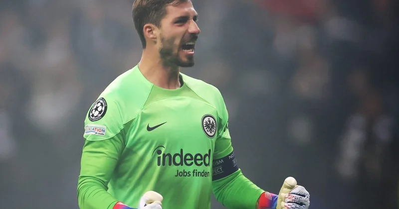 Paris FK 35 yaşlı qapıçını heyətinə qatıb