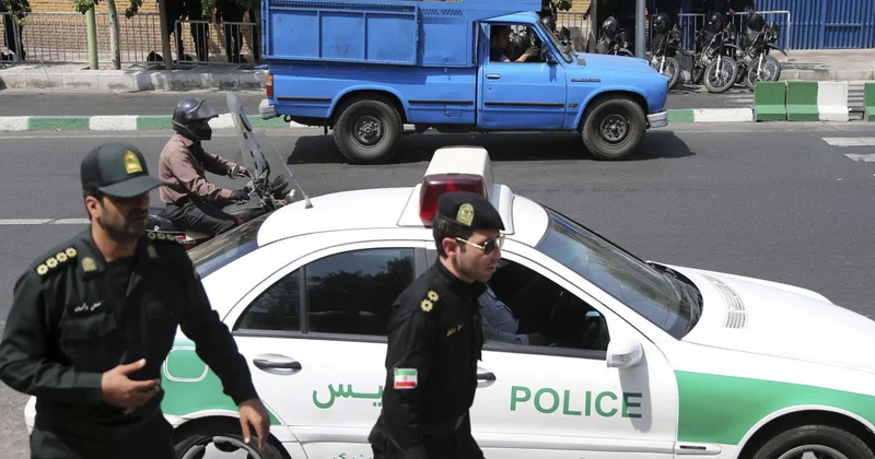 İranda patrul avtomobilinə hücum edilib, azı 5 polis ölüb