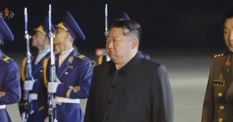 Kim Çen In Ukraynada ölən koreyalıların tabutlarını qarşılayarkən ağladı KONKRET
