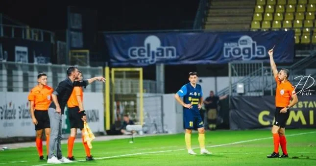 Məsiyev Riera və 7 futbolçuya sarı vərəqə göstərdi