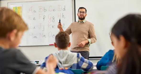 Rusiya məktəbləri ingilis dili dərs saatlarını azaldacaq