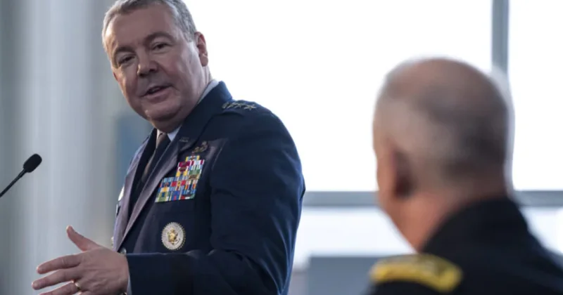 Глава американской военной разведки утратил доверие
