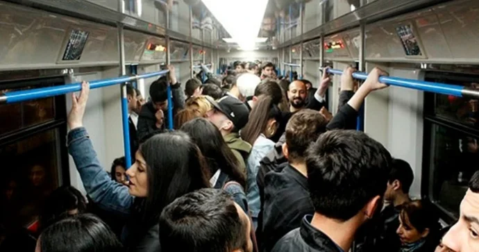 Nəfəskəsən sıxlıq Bakı metrosuna qayıdır