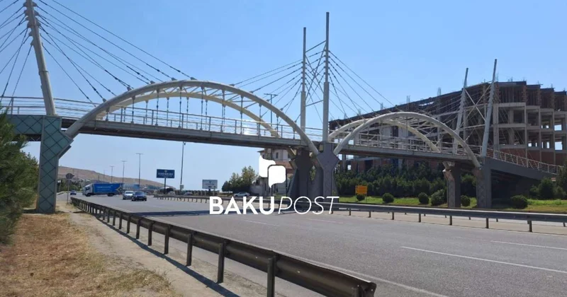 Bakıda qəribə yerüstü keçid: Ya hotelə aparır, ya da ölümə VİDEO