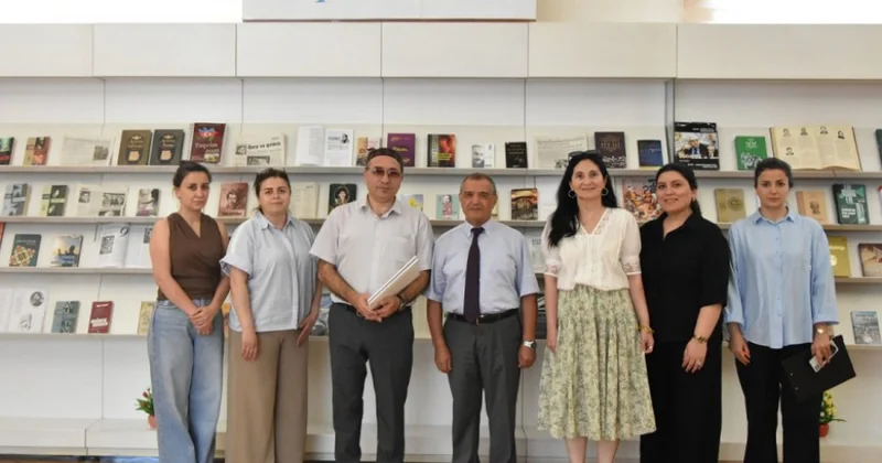 Yubilyar müəlliflər Milli Kitabxanada onlara həsr edilən sərgilərlə tanış olublar