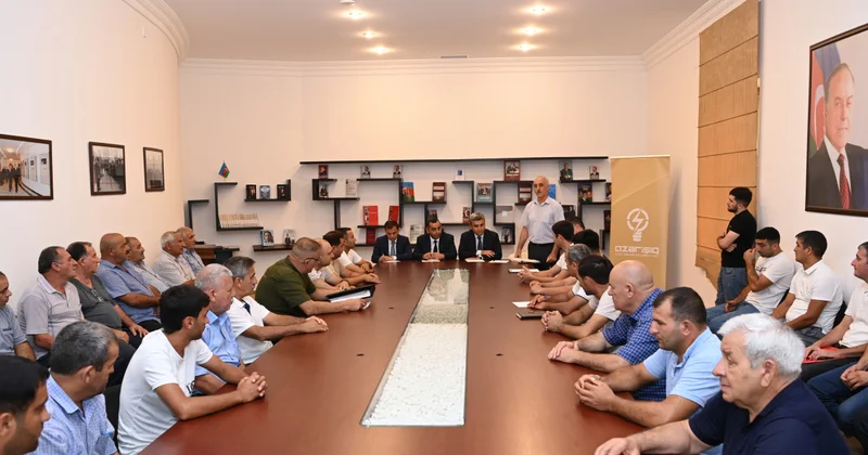 Представители Азеришыг провели встречу с фермерами и предпринимателями в Гёйчае фото