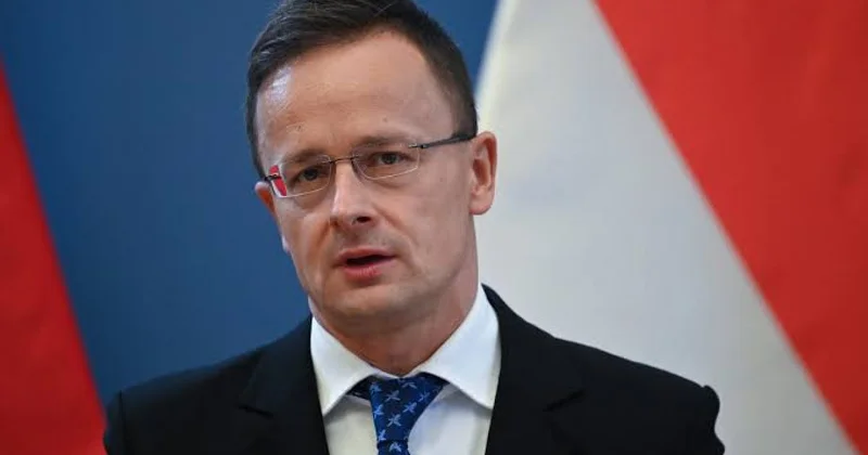 Ukrayna Macarıstana neft nəql edən kəməri yenə vurub