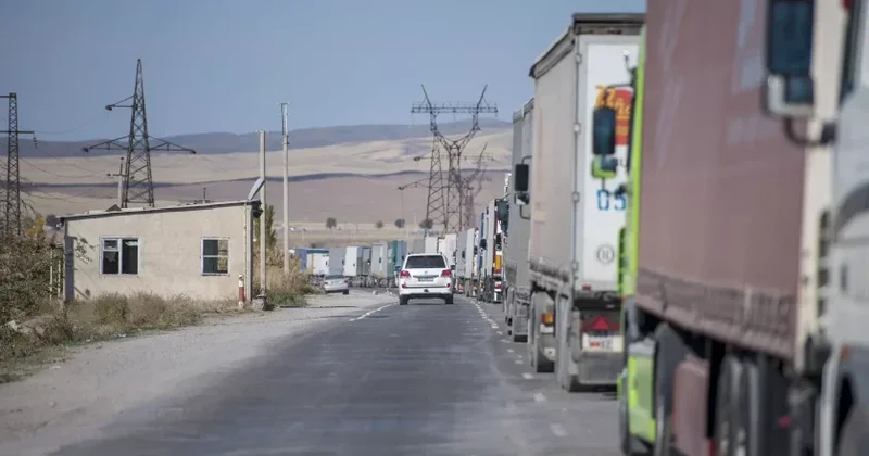 Qazaxıstan Qırğızıstan sərhədində elektron növbə tətbiq ediləcək
