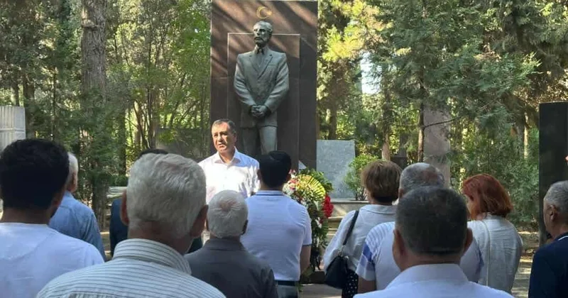 ƏHD Partiyasının rəhbərliyi Əbülfəz Elçibəyin məzarını ziyarət edib