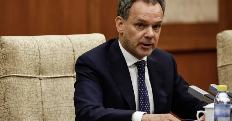 Niderlandda nazirlər kütləvi şəkildə istefa verirlər
