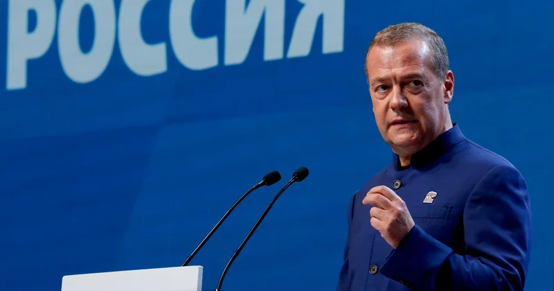 Медведев назвал уехавших и выступающих против войны россиян отщепенцами и мерзавцами Minval Politika