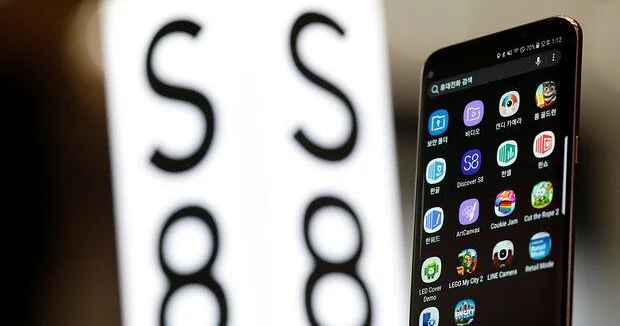 Samsung обновила старые смартфоны