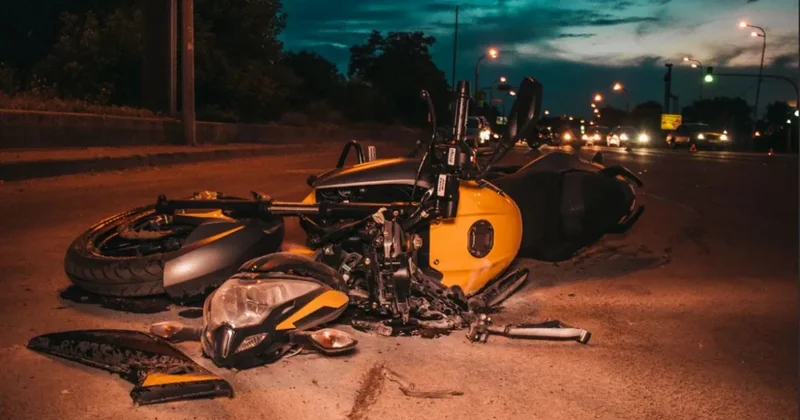 Sabirabadda avtomobil motosikletlə toqquşub ölən var