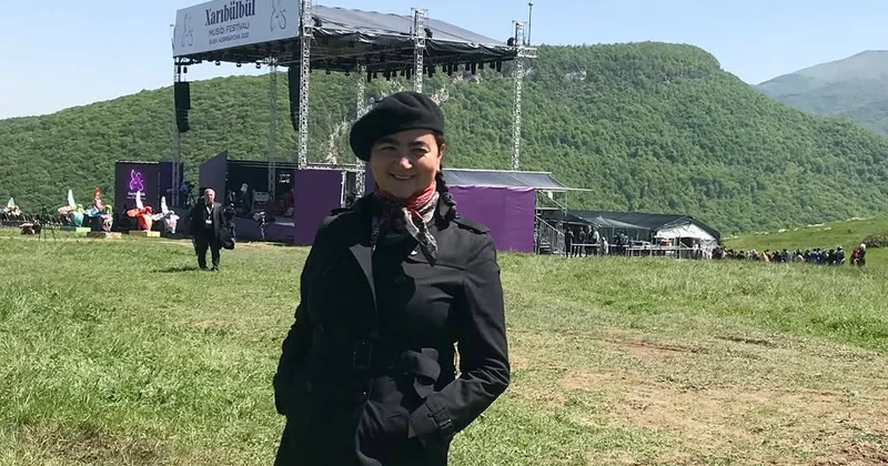 “Prezident Cıdır düzündə bir kənarda sakit dayanmış Nuraniyə özü yaxınlaşdı…”
