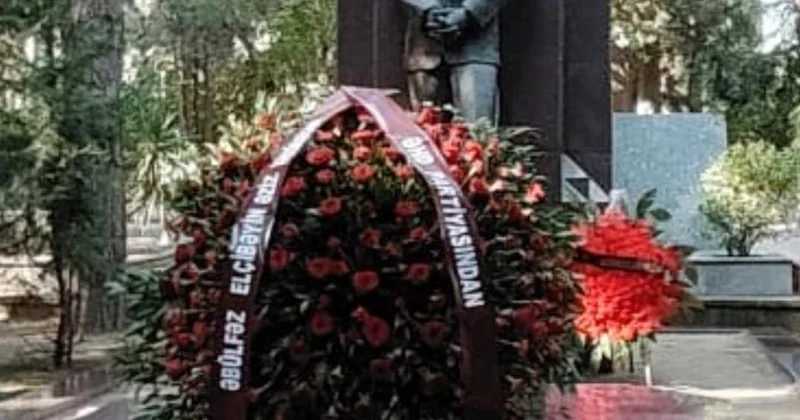 ƏHD Partiyası Əbülfəz Elçibəyin məzarını ziyarət edib FOTO