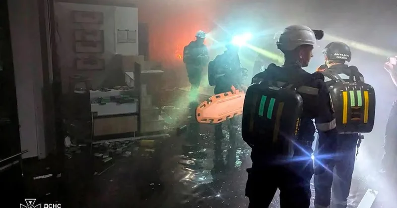 Zelenskinin doğulduğu şəhərin vurulması zamanı ölənlərin sayı 16 ya çatdı Fotolar