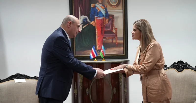 Azərbaycan səfiri etimadnaməsini Kosta Rika Prezidentinə təqdim edib