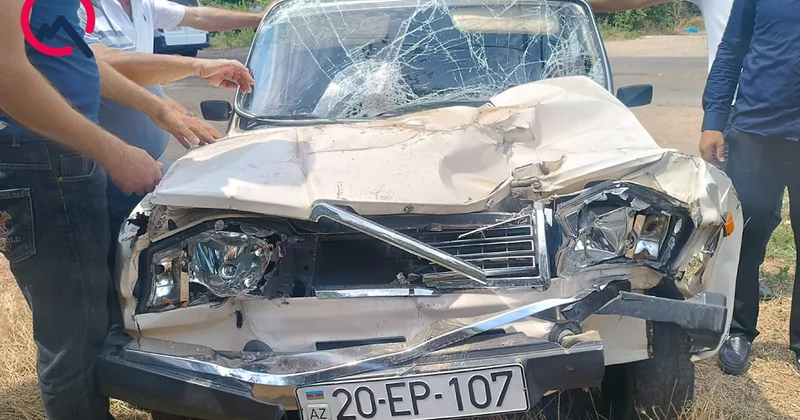 “VAZ” yük maşını ilə toqquşdu Sürücünün vəziyyəti ağırdır