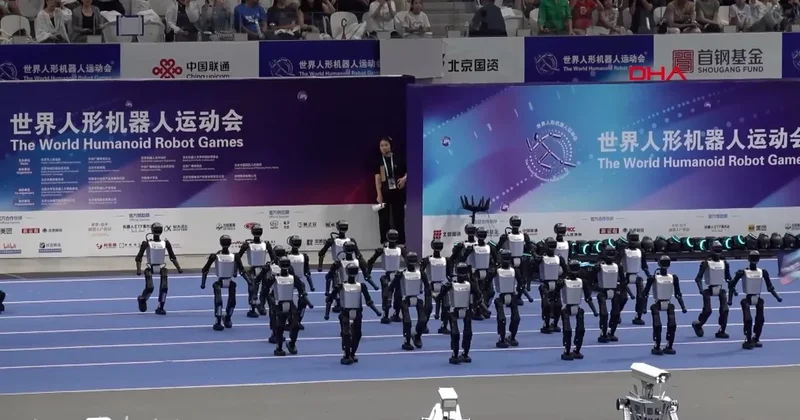 Çində iki mindən çox robot yarışır: Maraqlı görüntülər VİDEO