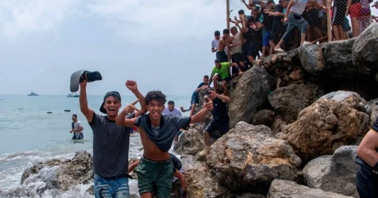 Seutadan miqrantları qaçaqmalçılıq yolu ilə daşıyan iki şəbəkə ifşa edib
