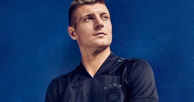 Dünyanın ən yaxşı klubunda ən yaxşı oyunçu Kroos “Qızıl top”u ona “verdi”