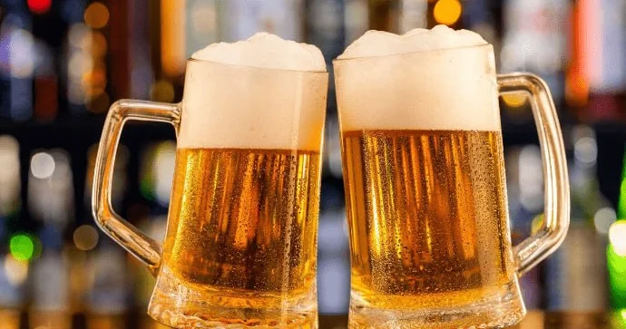 Pivə kişilərdə qadın hormonlarını artırır? Məşhur miflə bağlı həkim DANIŞDI
