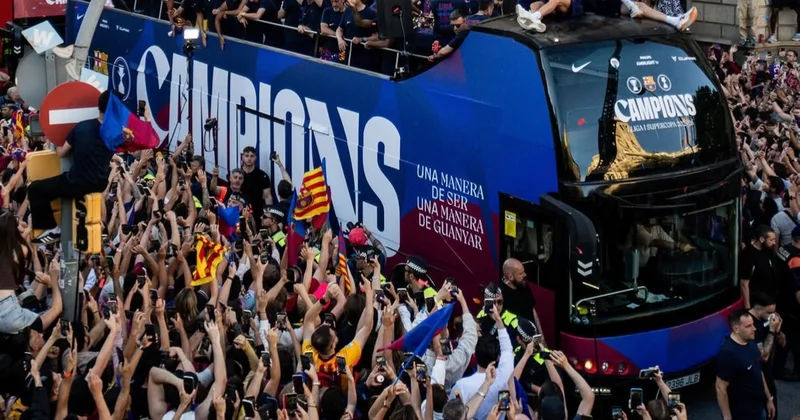 “Barselona” çempionluq paradı keçirdi