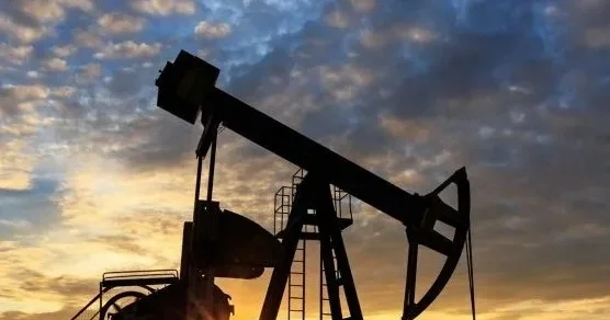 Dünya bazarlarında neftin qiyməti yenidən kritik həddə çatdı