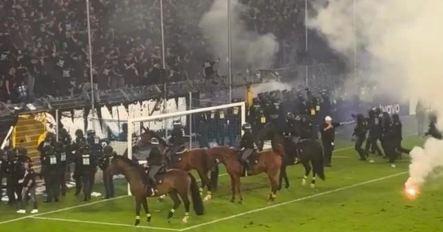 Almaniyada derbi oyununda xaos Video