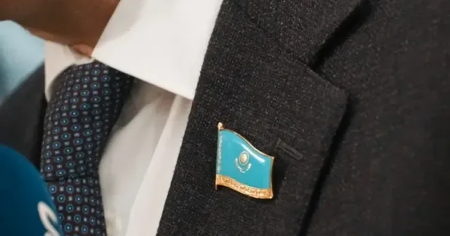 Deputatların döş nişanı qızıldan imiş Bu ölkədə