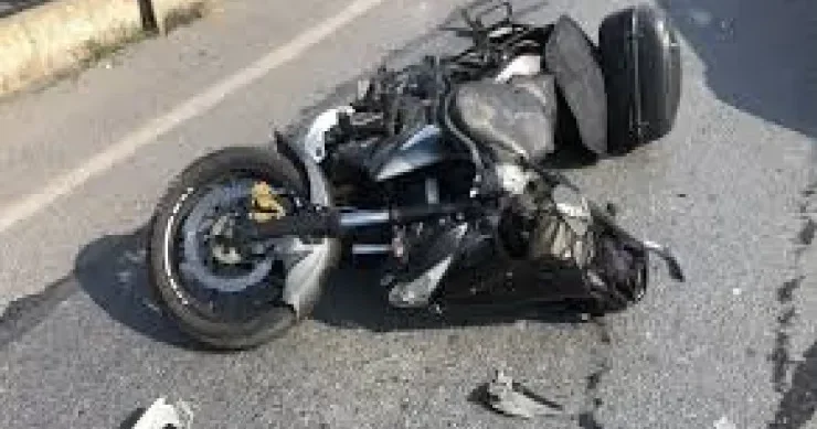 Mercedes lə motosiklet toqquşdu: Sürücü öldü
