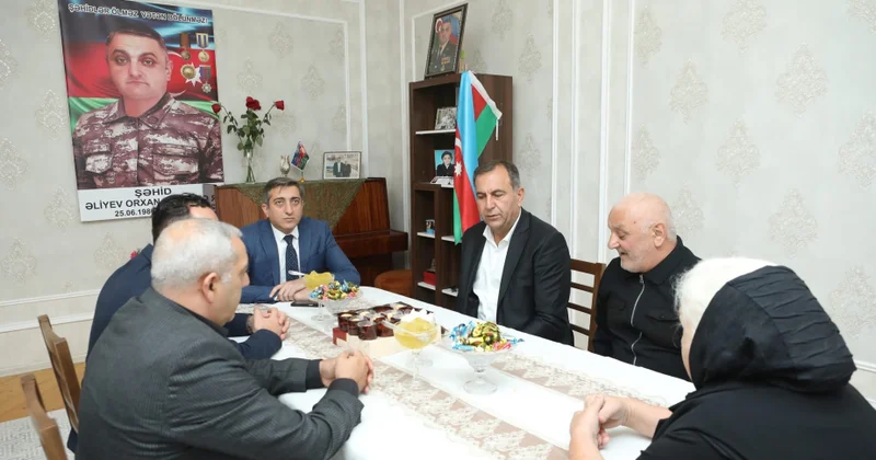 Gəncədə antiterror əməliyyatı zamanı şəhid olan hərbi qulluqçuların ailələri ziyarət edilib