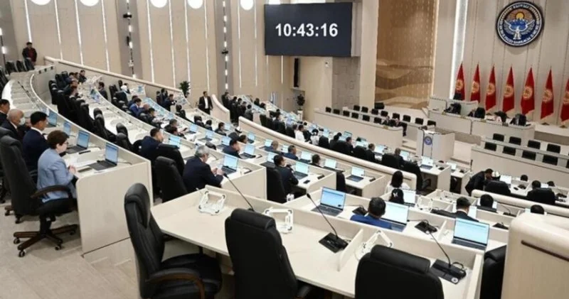Qırğızıstan parlamenti sentyabrın 25 də buraxıla bilər