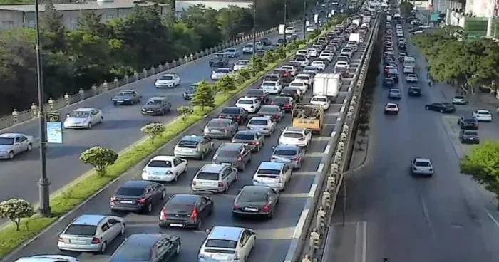 Avtobus zolaqları yalnız tıxac olan yerlərdə çəkiləcək AYNA sədri