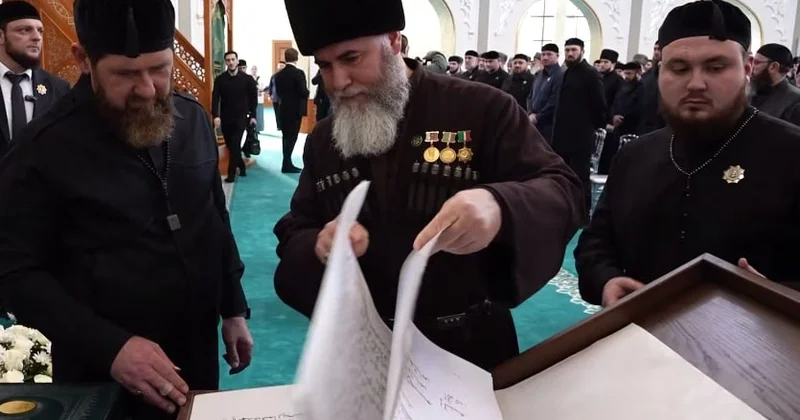 Ramzan Kadırov “Sünnənin müdafiəçisi” ordeni ilə təltif edildi