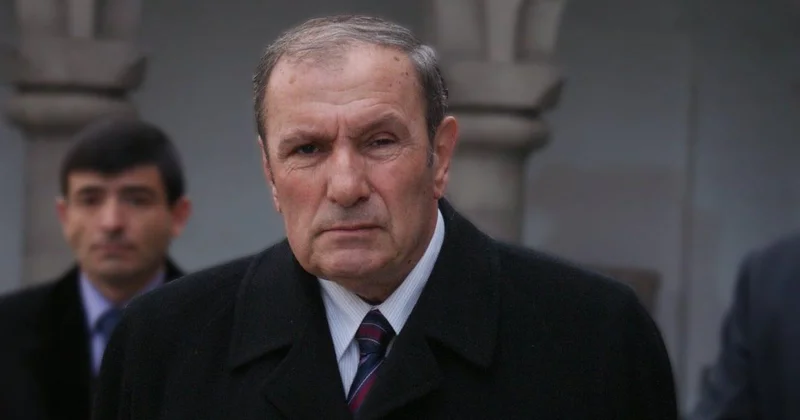 “Ter Petrosyan sülhə nifrət edir” Paşinyanın silahdaşı sabiq prezidentə cavab verdi