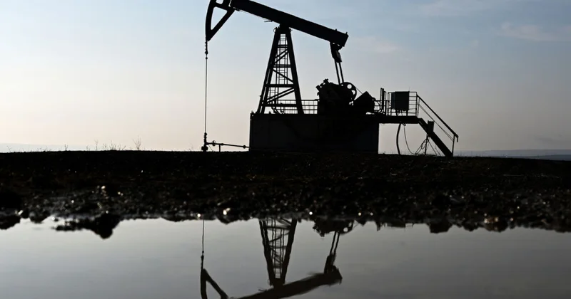 Нефть поползла вниз