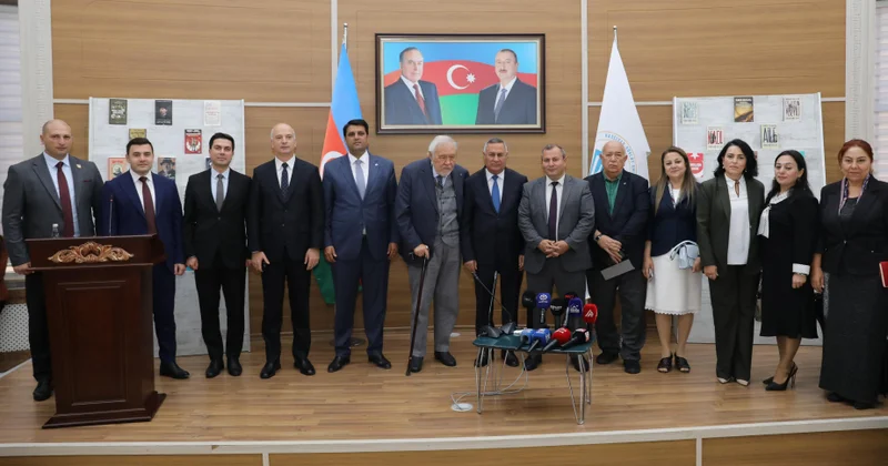 Naxçıvanda İlber Ortaylının kitablarının “imza günü” keçirilib