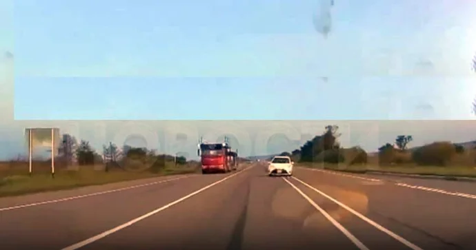 Qadağan olunan yerdə ötmə edən “Toyota” “Nissan”la toqquşdu; iki nəfər öldü VİDEO