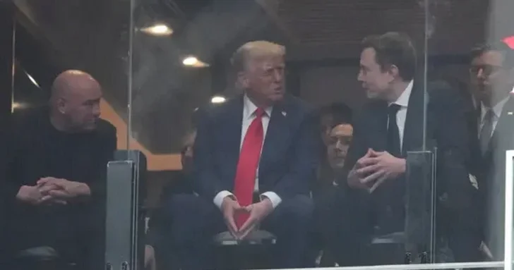 Чтец по губам раскрыла тайный диалог Трампа и Маска в американской Аризоне