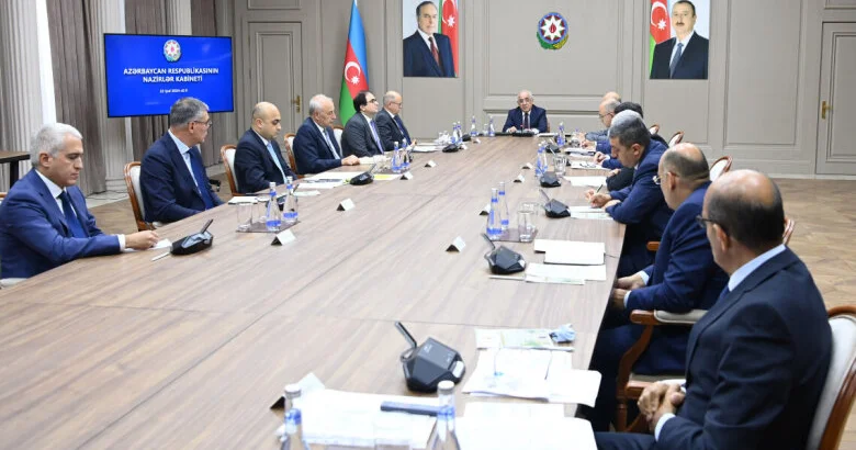 Dövlət və hökumət idarələrində vətəndaşlara sayğısızlıq edirlər