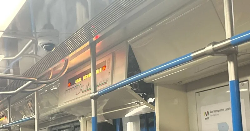 Bakı metrosunda HADİSƏ: Qatarda konstruksiya qırıldı