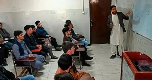 Əfqanıstan şəriət qanunlarına uyğun gəlmədiyi üçün təxminən 700 universitet dərsliyini qadağan edib