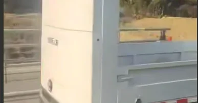 Çində sürücüsüz gedən yük maşını təəccübləndirdi