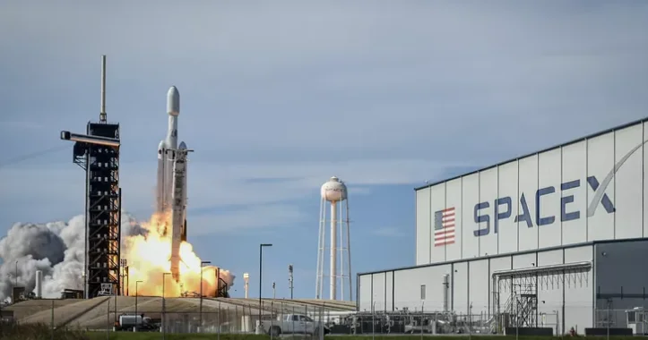 SpaceX raketləri iki gün ərzində 52 Starlink internet peykini orbitə çıxarıb