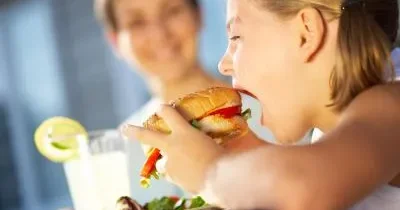Valideyn diqqət etməlidir ki, övladı fast food lardan uzaq olsun Pediatrdan XƏBƏRDARLIQ