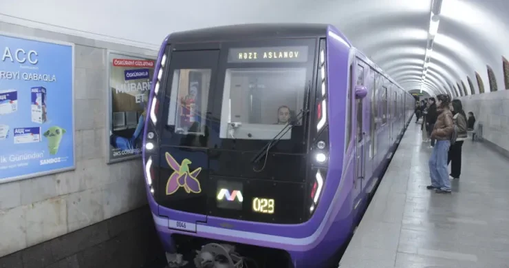 Metroda qatarlar gecikib SƏBƏB
